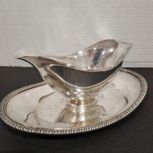Wm Rogers Silver Plate Double Sided Gravy Sauce Boat with Attached Underplate